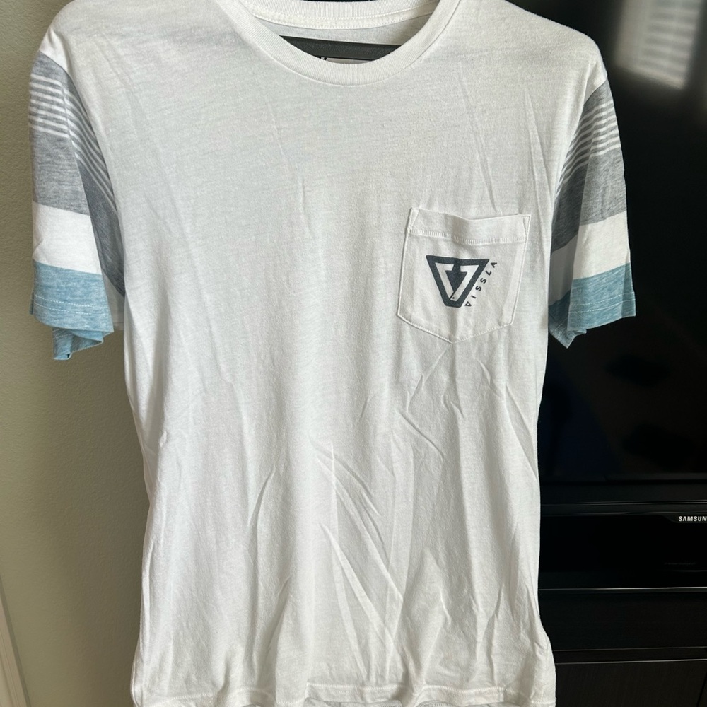 VISSLA White and Blue Short Sleeve Tee - Men’s Small